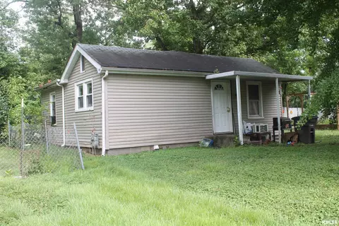 805 N James St, Carbondale, IL 62901