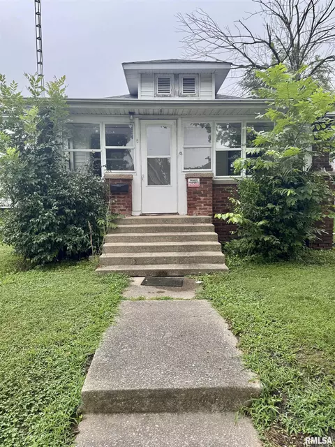 1100 E 2nd St, Centralia, IL 62801