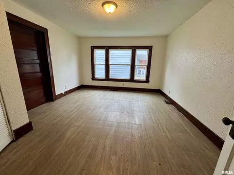 1100 E 2nd St, Centralia, IL 62801 photo 2