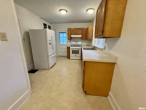 1100 E 2nd St, Centralia, IL 62801 photo 4