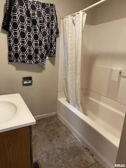 605 Gragg St, Centralia, IL 62801 photo 8