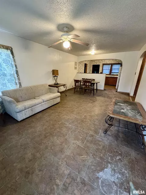 605 Gragg St, Centralia, IL 62801 photo 2