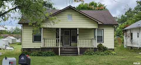 605 N Elm St, Sesser, IL 62884
