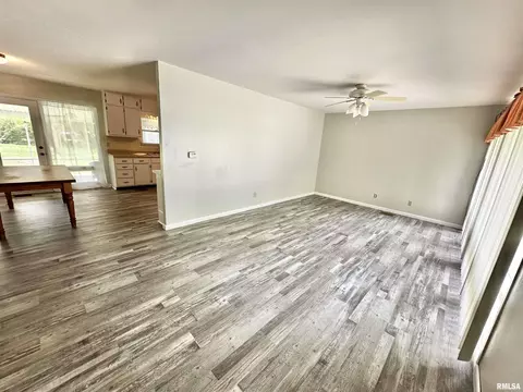 6 Charles Dr, Centralia, IL 62801 photo 6
