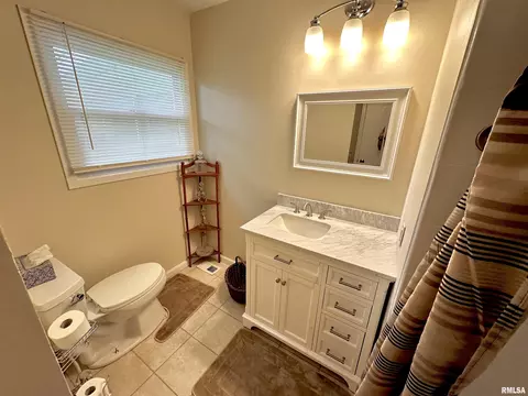 6 Charles Dr, Centralia, IL 62801 photo 12