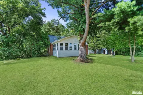 303 E South St, Mulberry Grove, IL 62262