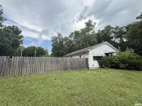 724 Maple St, Murphysboro, IL 62966 photo 2
