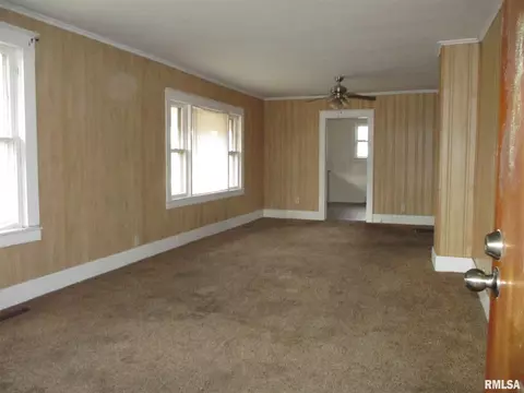 1001 E Webster St, Benton, IL 62812 photo 6