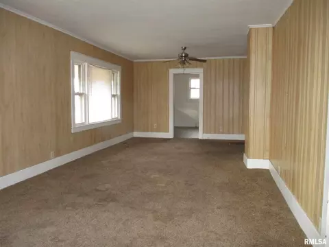 1001 E Webster St, Benton, IL 62812 photo 7