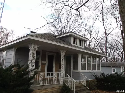 1001 E Webster St, Benton, IL 62812 photo 4