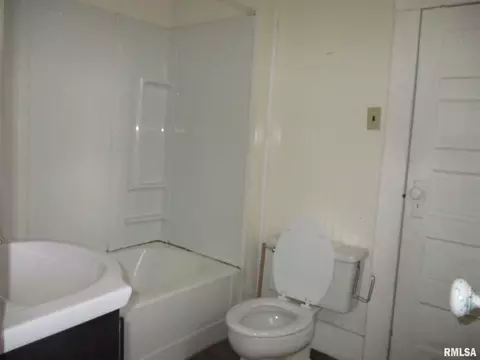 1001 E Webster St, Benton, IL 62812 photo 14