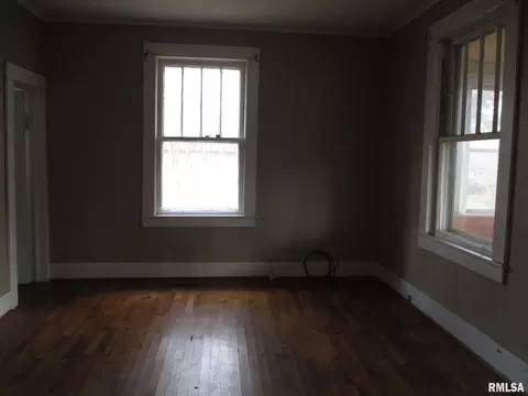 1001 E Webster St, Benton, IL 62812 photo 11