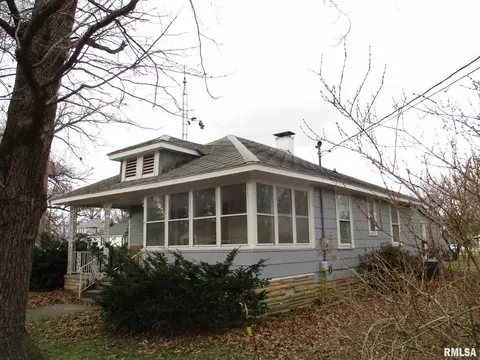 1001 E Webster St, Benton, IL 62812 photo 3