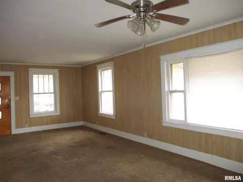 1001 E Webster St, Benton, IL 62812 photo 9