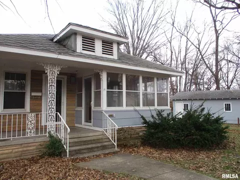 1001 E Webster St, Benton, IL 62812 photo 5