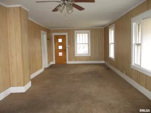 1001 E Webster St, Benton, IL 62812 photo 8