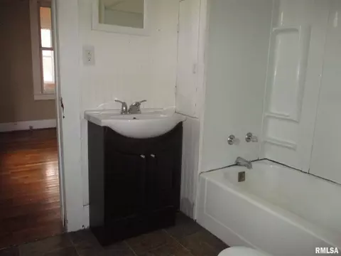 1001 E Webster St, Benton, IL 62812 photo 15