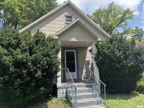 1317 S Cherry St, Centralia, IL 62801