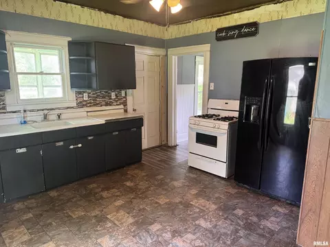 1317 S Cherry St, Centralia, IL 62801 photo 6