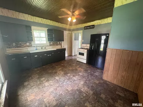 1317 S Cherry St, Centralia, IL 62801 photo 5