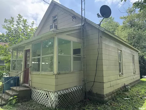 1317 S Cherry St, Centralia, IL 62801 photo 4