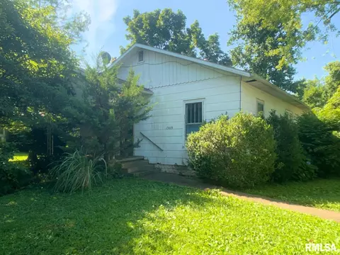 1309 W Sycamore St, Carbondale, IL 62901