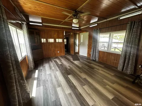516 Walnut Hill Rd, Centralia, IL 62801 photo 2