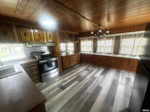 516 Walnut Hill Rd, Centralia, IL 62801 photo 5