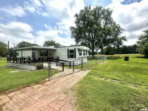 516 Walnut Hill Rd, Centralia, IL 62801