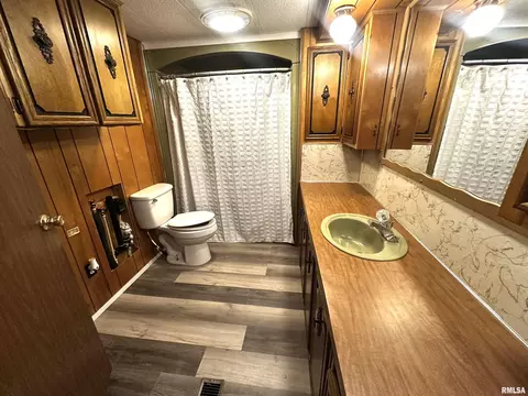 516 Walnut Hill Rd, Centralia, IL 62801 photo 6