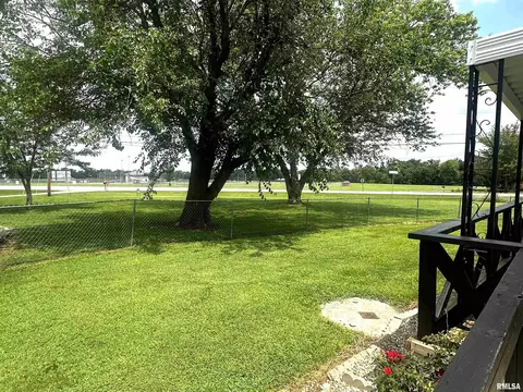 516 Walnut Hill Rd, Centralia, IL 62801 photo 9