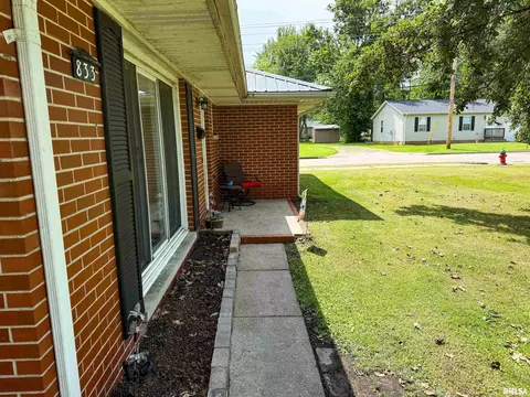 833 W 4th St, Flora, IL 62839 photo 35