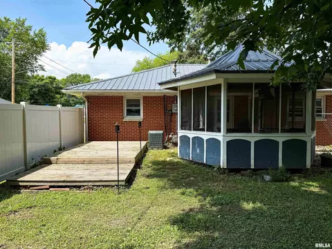 833 W 4th St, Flora, IL 62839 photo 40