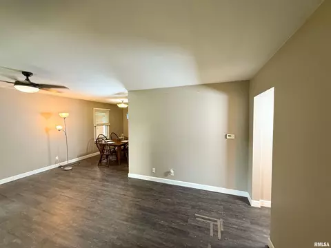 833 W 4th St, Flora, IL 62839 photo 11