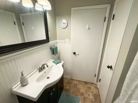 833 W 4th St, Flora, IL 62839 photo 24