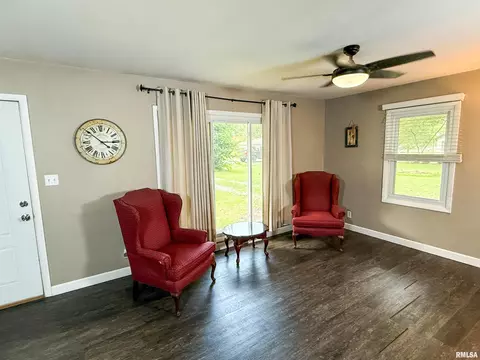 833 W 4th St, Flora, IL 62839 photo 10