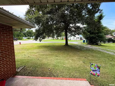 833 W 4th St, Flora, IL 62839 photo 47