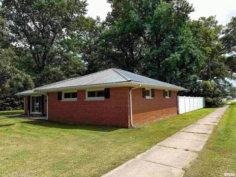 833 W 4th St, Flora, IL 62839 photo 7