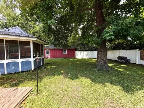 833 W 4th St, Flora, IL 62839 photo 41