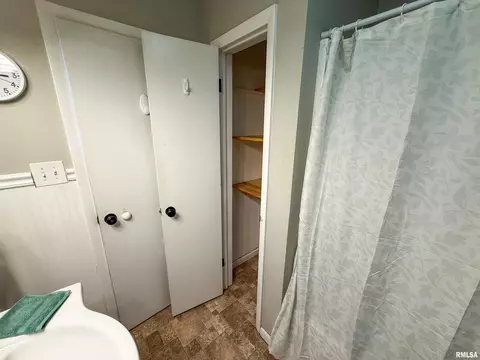 833 W 4th St, Flora, IL 62839 photo 25