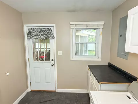 833 W 4th St, Flora, IL 62839 photo 17