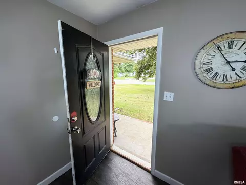 833 W 4th St, Flora, IL 62839 photo 9