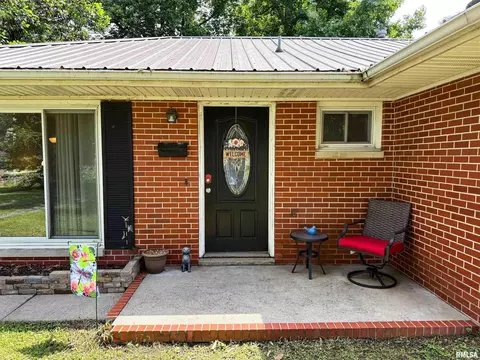 833 W 4th St, Flora, IL 62839 photo 8