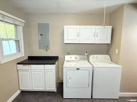 833 W 4th St, Flora, IL 62839 photo 16