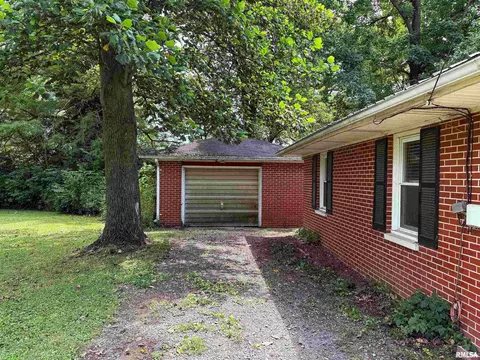 833 W 4th St, Flora, IL 62839 photo 38