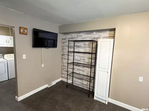 833 W 4th St, Flora, IL 62839 photo 15
