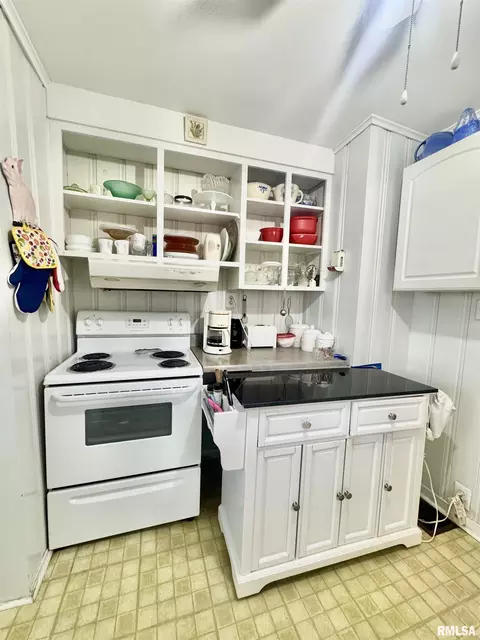 208 Charles St, Benton, IL 62812 photo 13