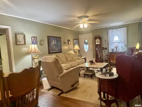 208 Charles St, Benton, IL 62812 photo 8