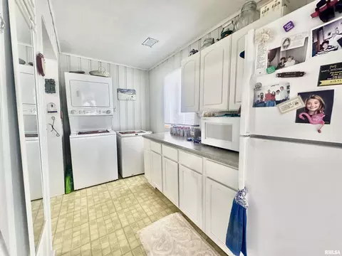 208 Charles St, Benton, IL 62812 photo 14