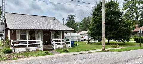 208 Charles St, Benton, IL 62812 photo 2